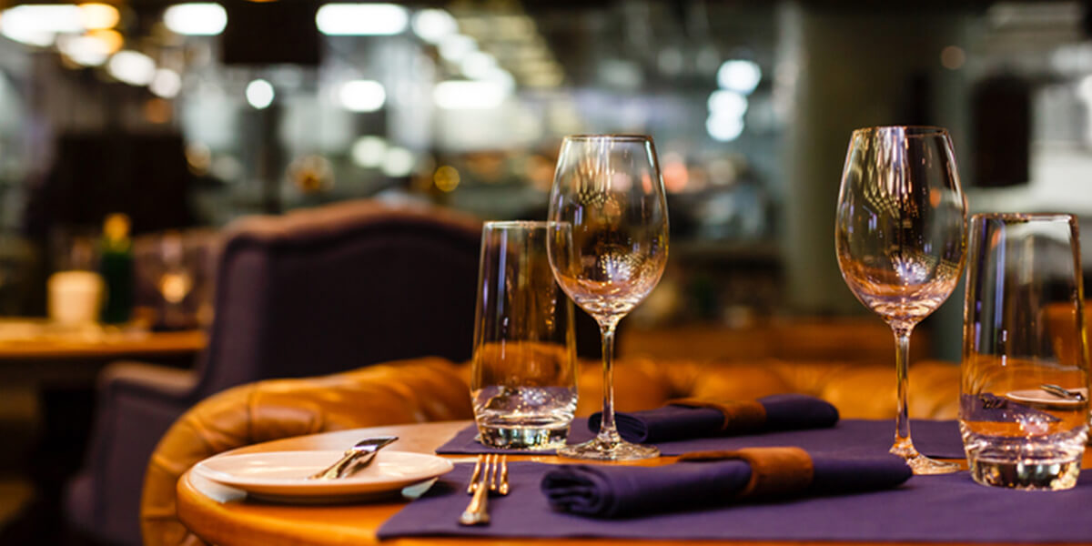 wine glasses on empty restaurant table - best restaurant insurance coverage provider park ridge